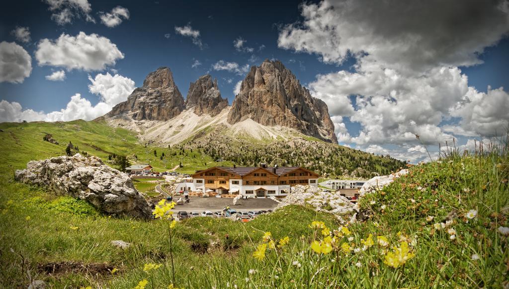 Passo Sella Dolomiti Mountain Resort Selva di Val Gardena Exterior foto